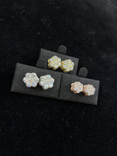 Load image into Gallery viewer, Flower Stud Earrings
